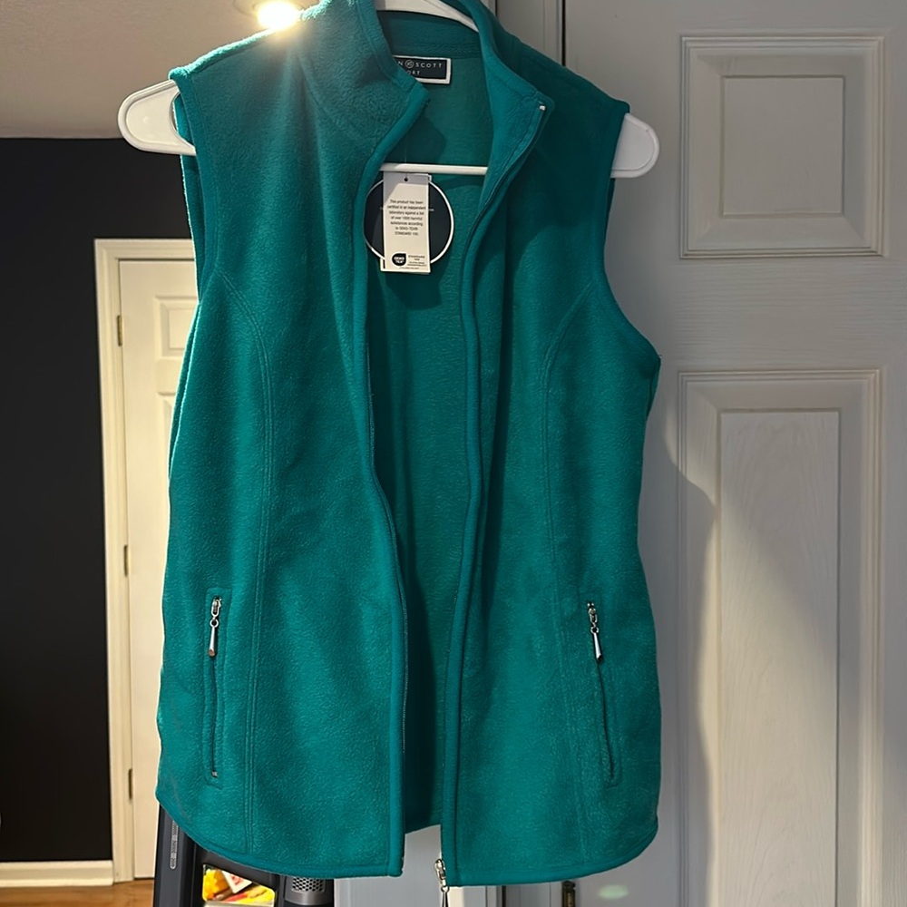 NWT small Karen Scott vest